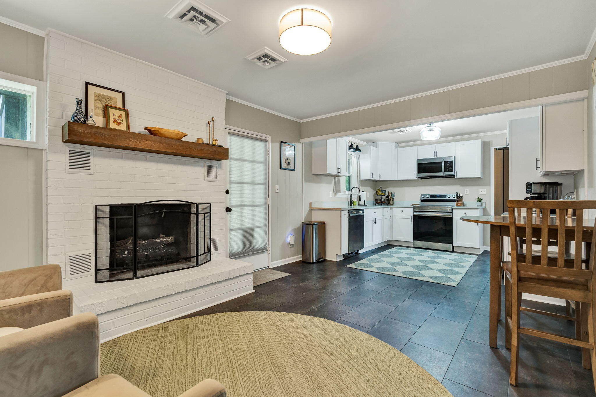 1412 Clearpoint Circle