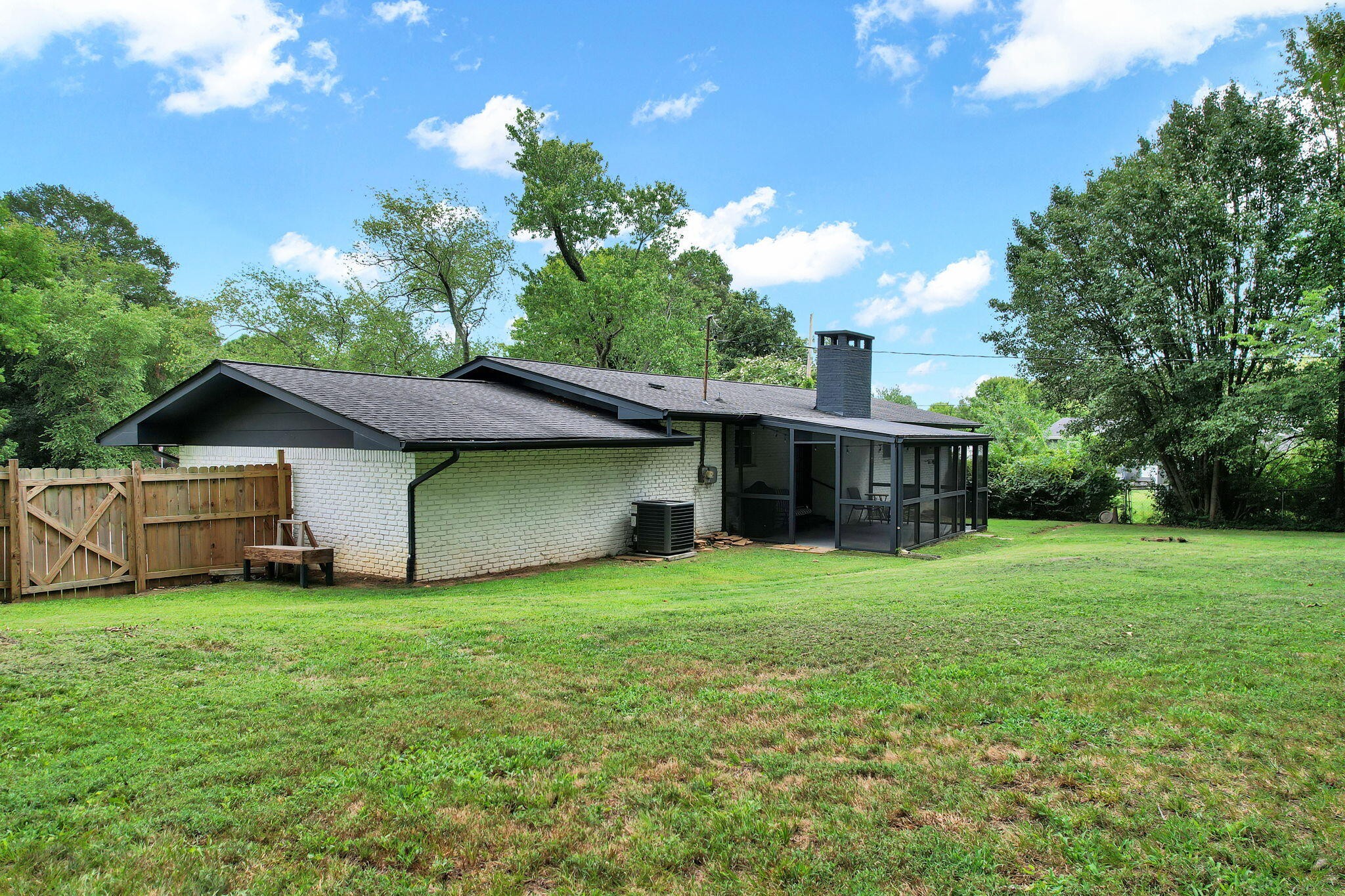 1412 Clearpoint Circle