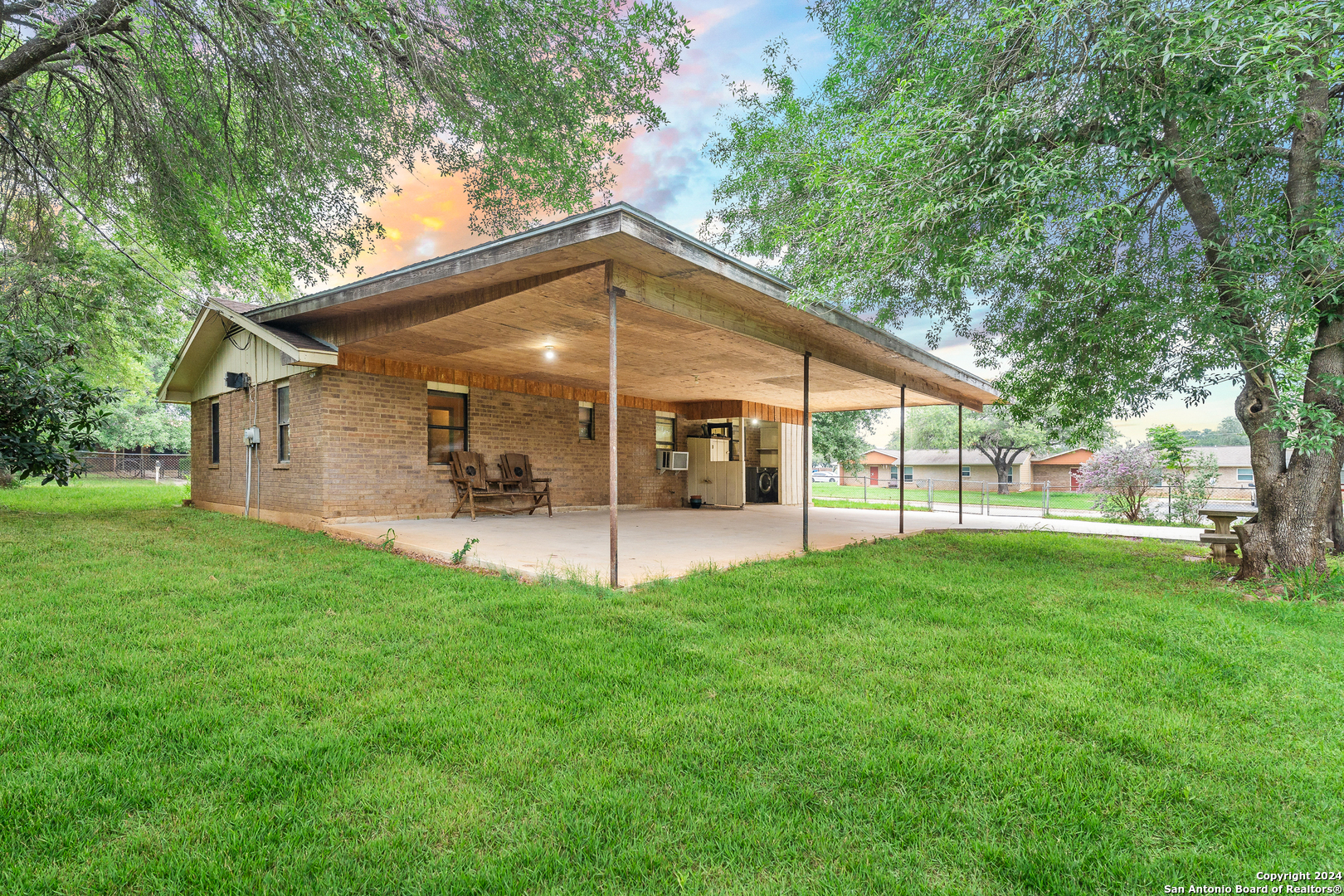 1116 E NUECES