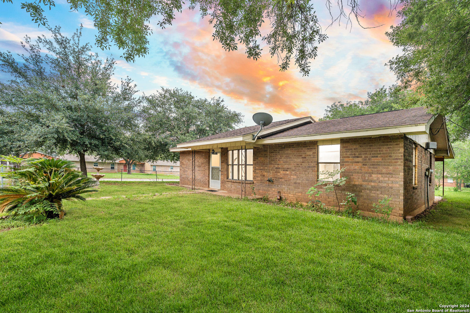 1116 E NUECES
