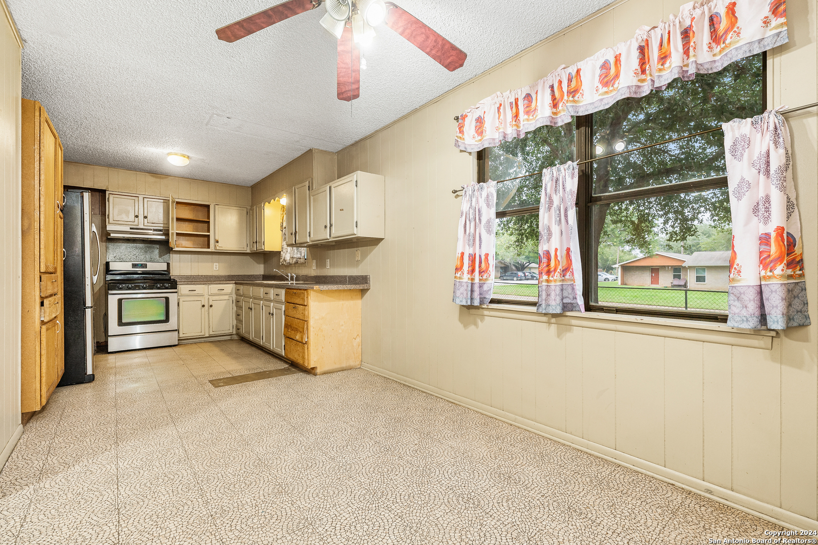 1116 E NUECES
