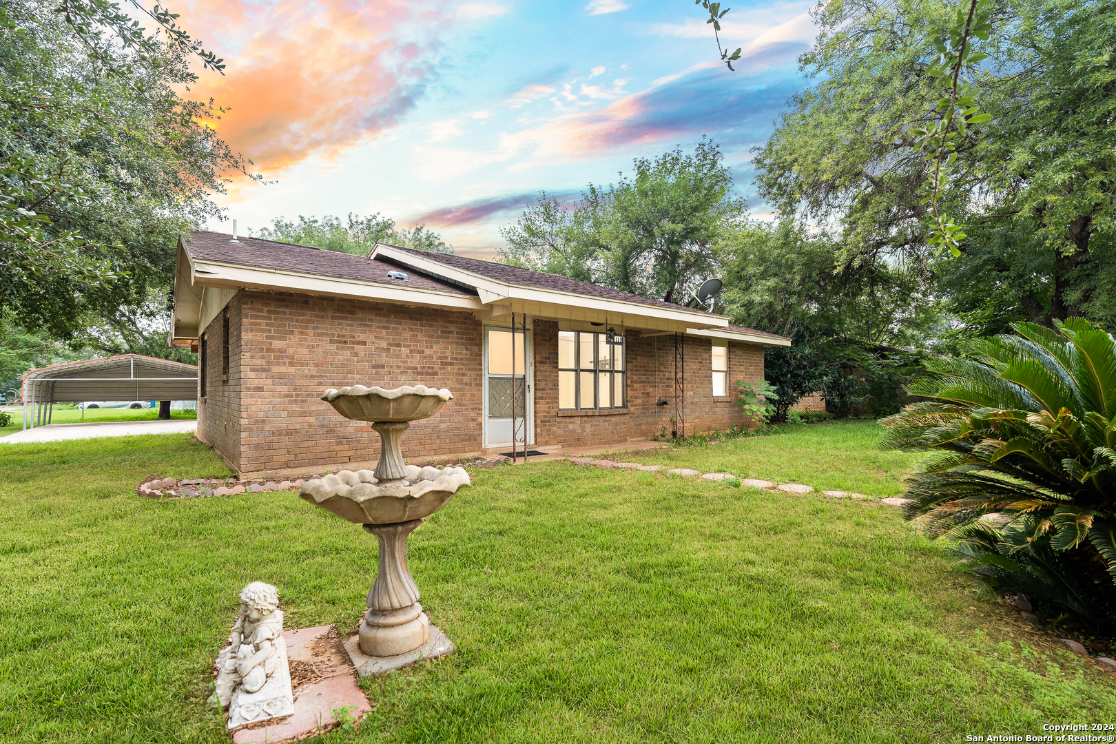 1116 E NUECES