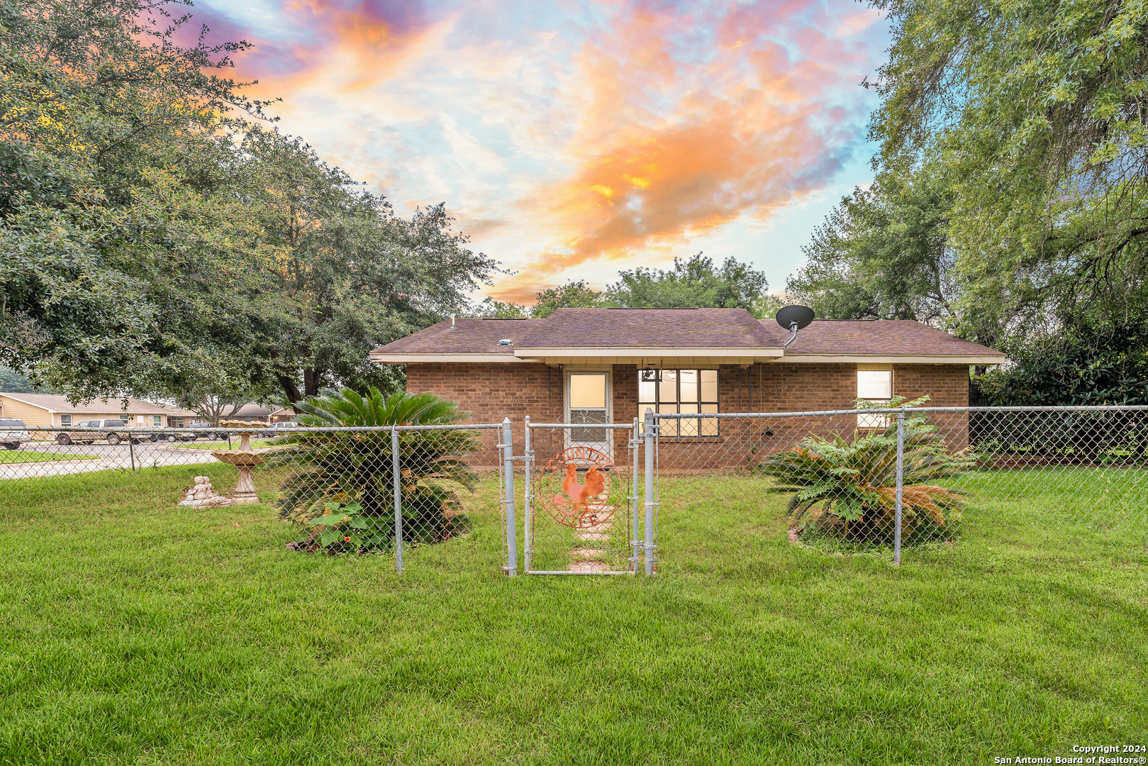 1116 E NUECES