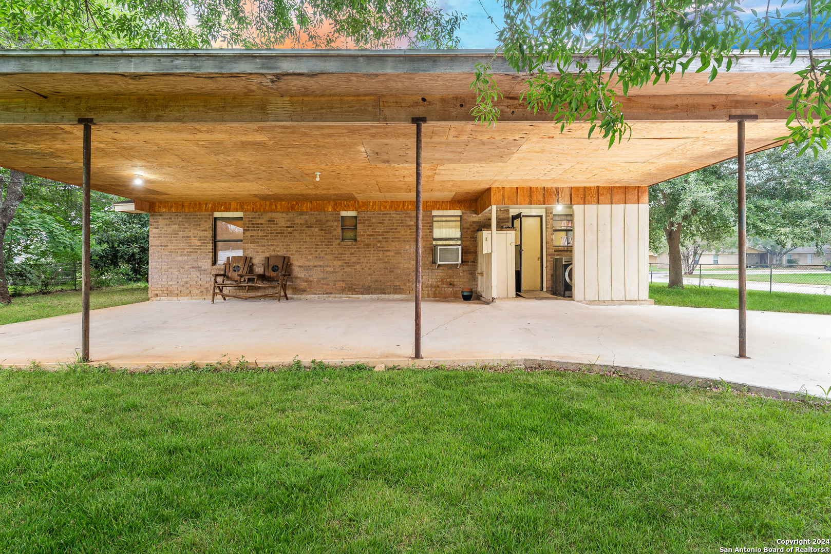 1116 E NUECES