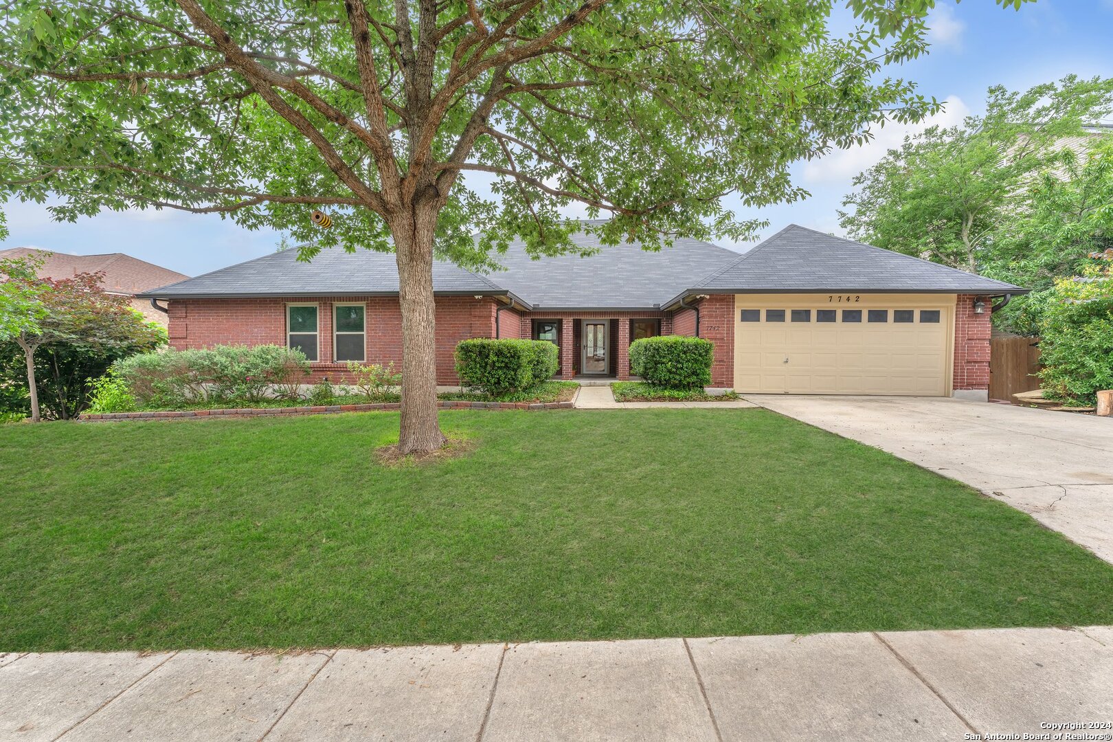 7742 OAKHILL PARK DR