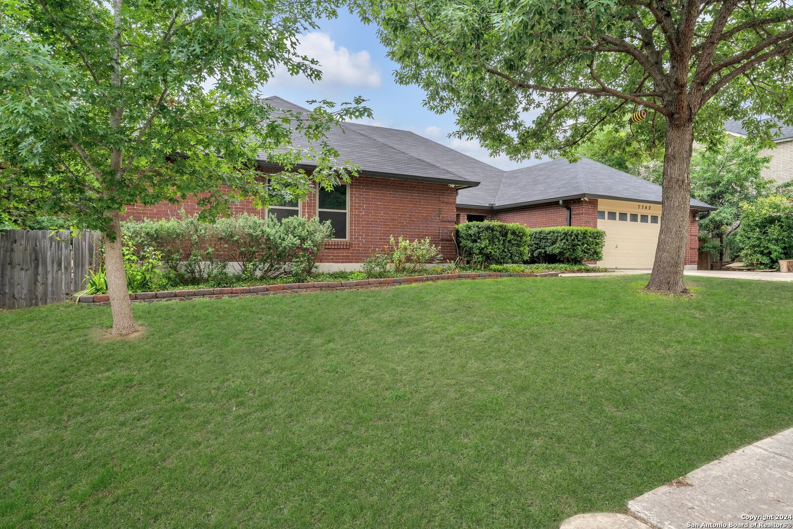 7742 OAKHILL PARK DR