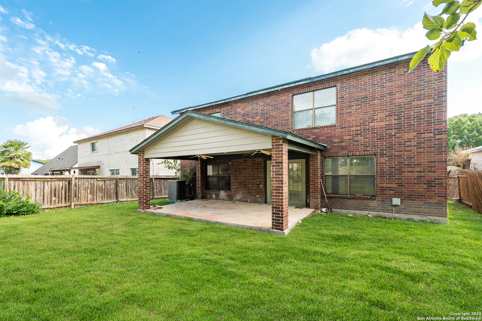 827 S ELLISON DR