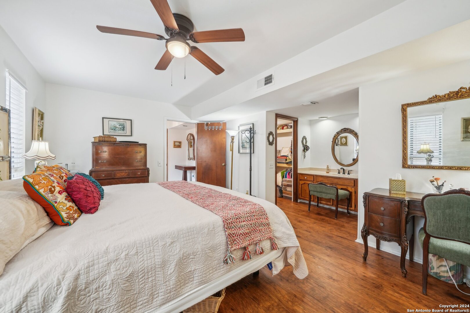 3816 LOMITA