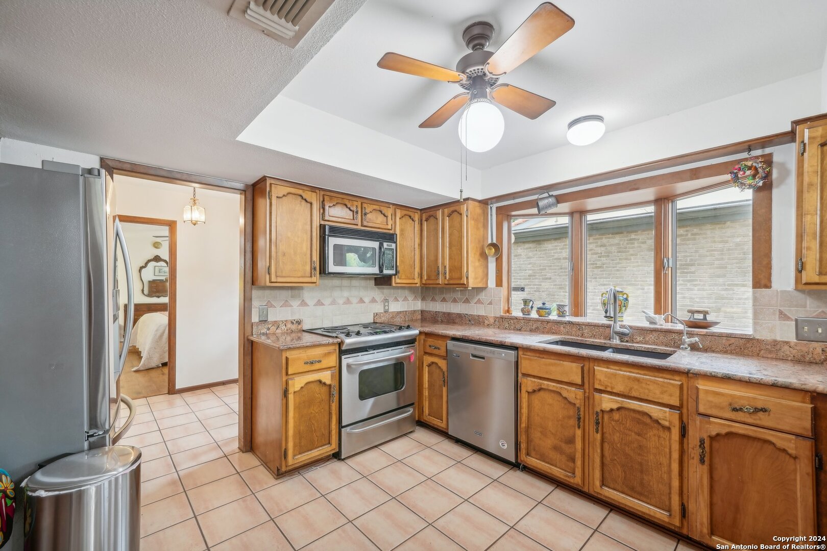 3816 LOMITA