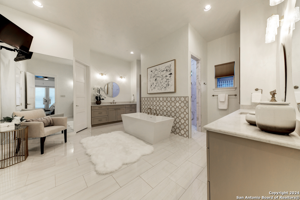 11 NAPLES CT