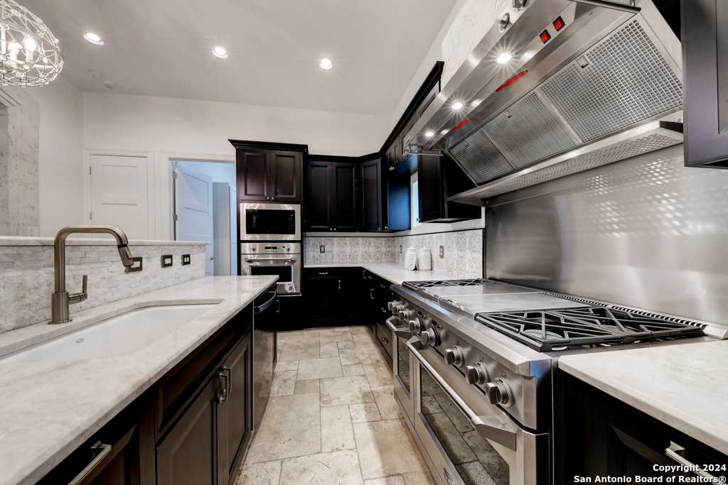 11 NAPLES CT