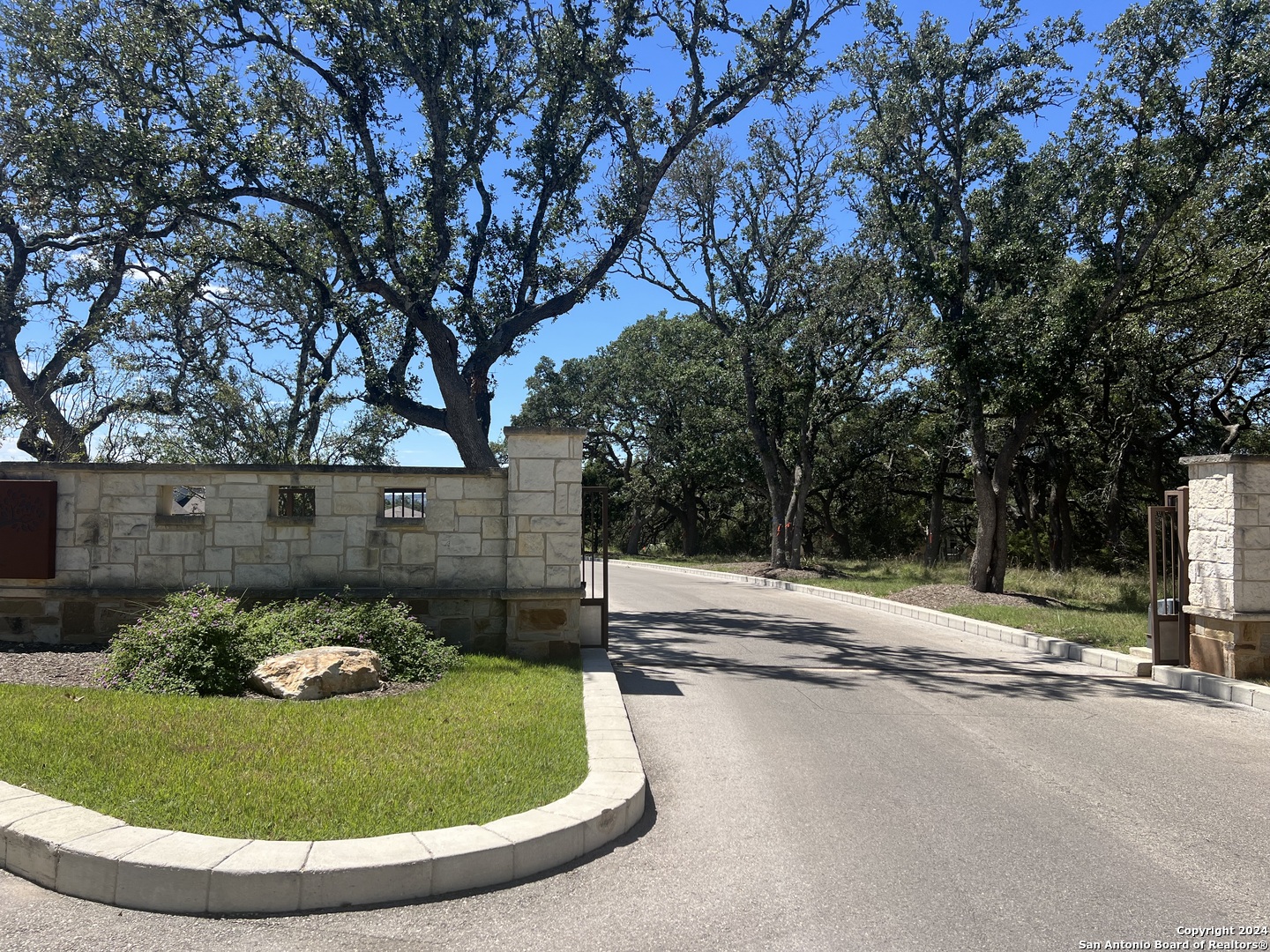 208 Madrone