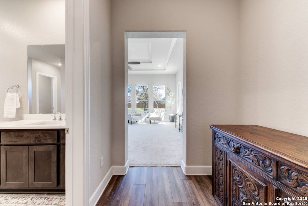595 James Way