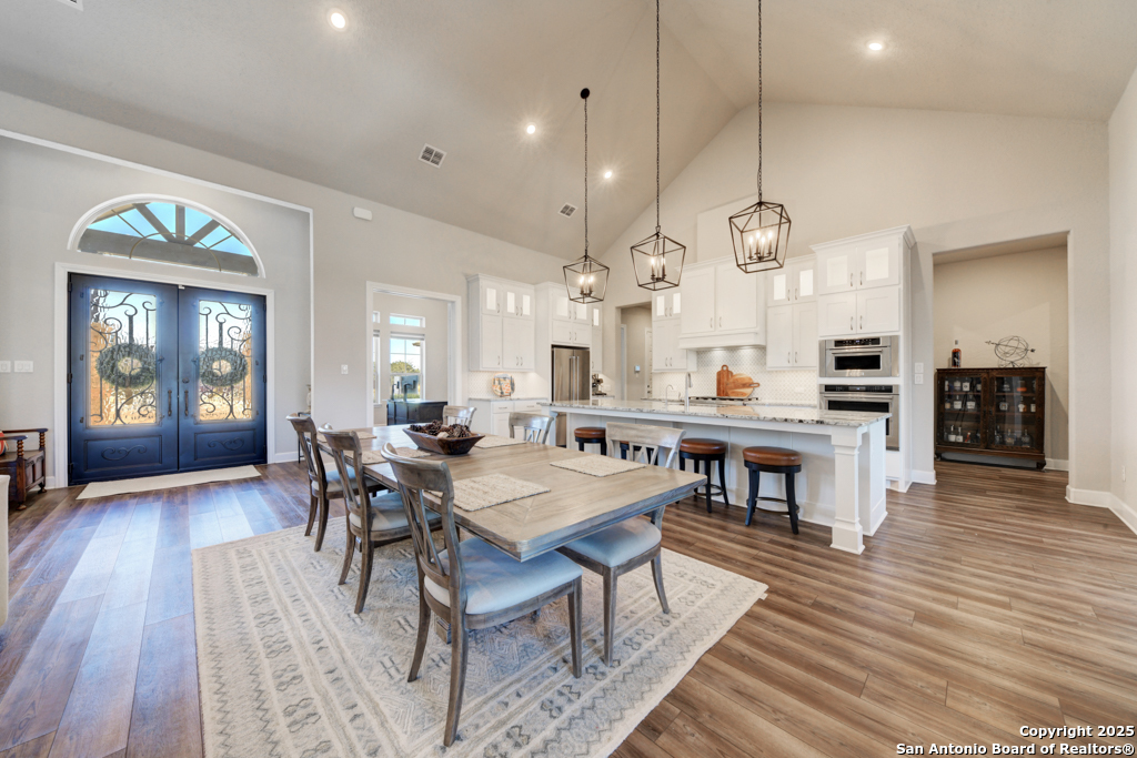 595 James Way