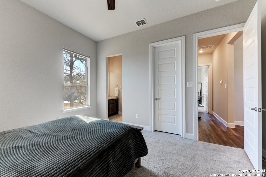 595 James Way