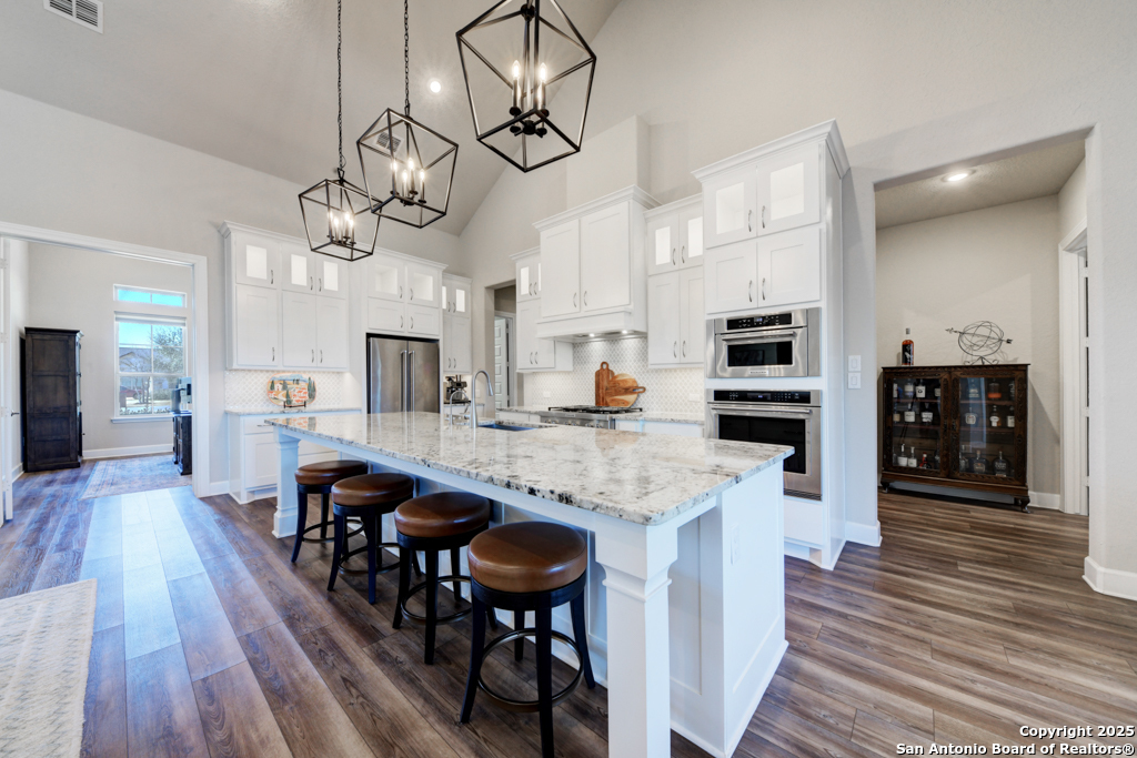 595 James Way