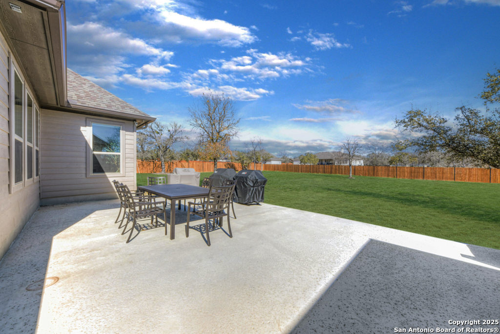 595 James Way