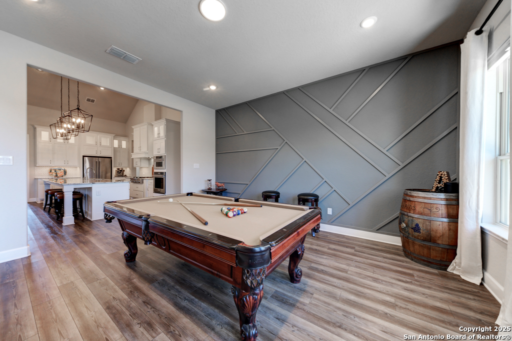 595 James Way