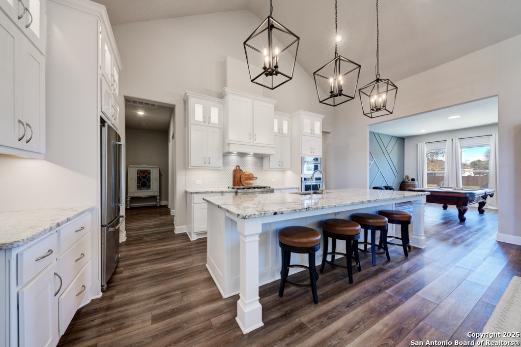 595 James Way