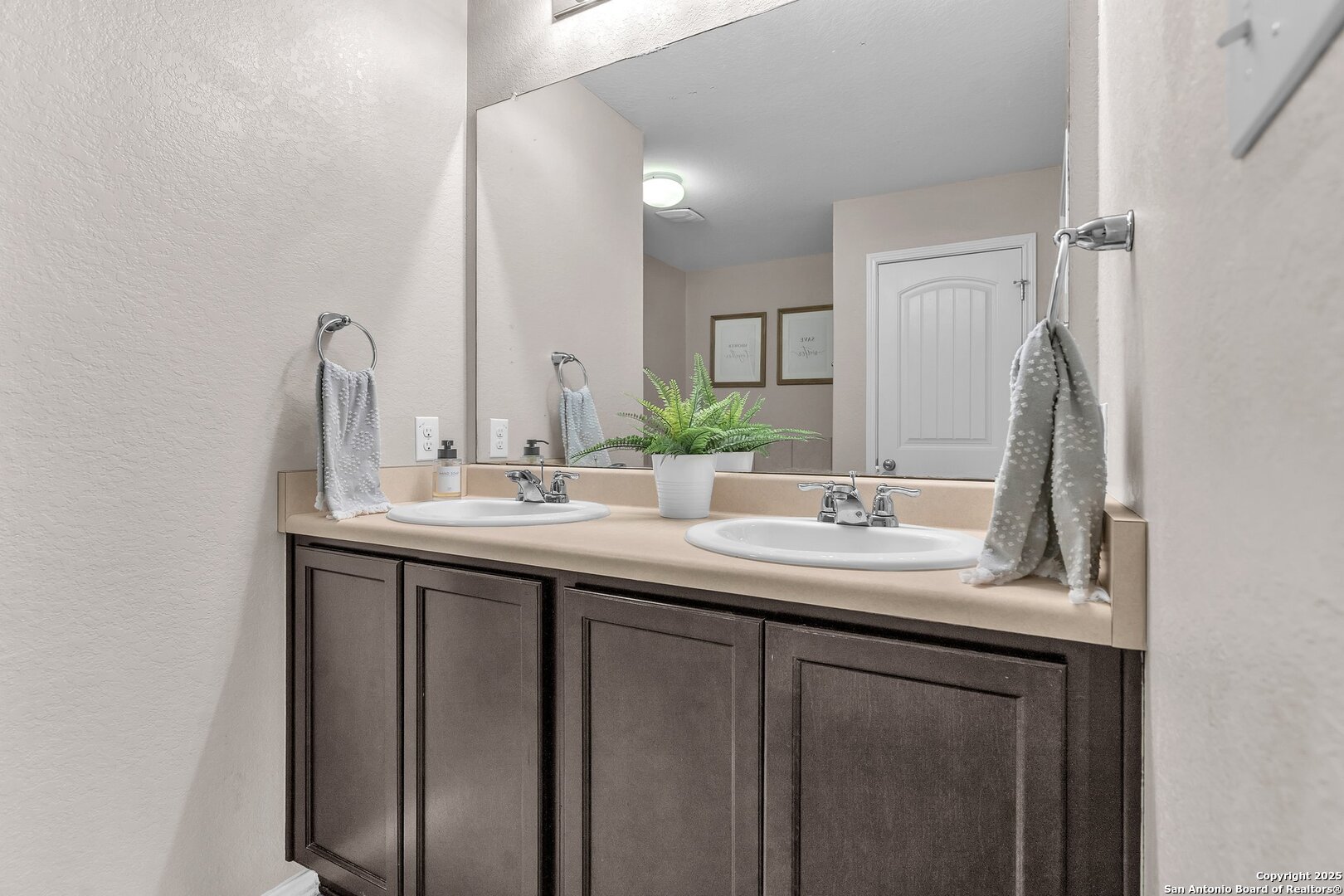 8907 IRONWOOD HL
