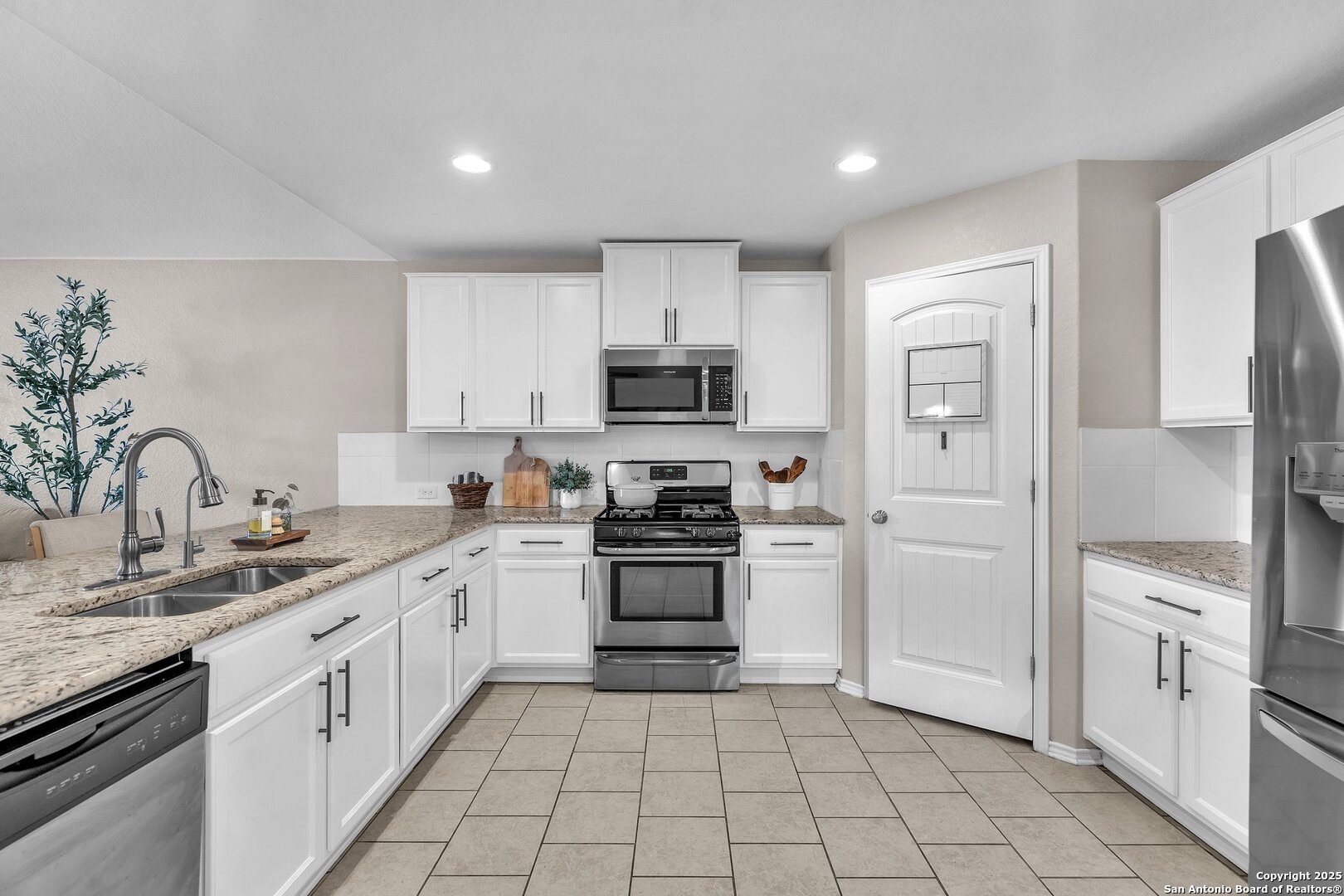 8907 IRONWOOD HL