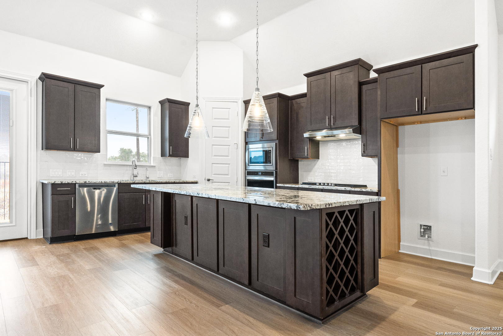 1727 Dunvegan Park