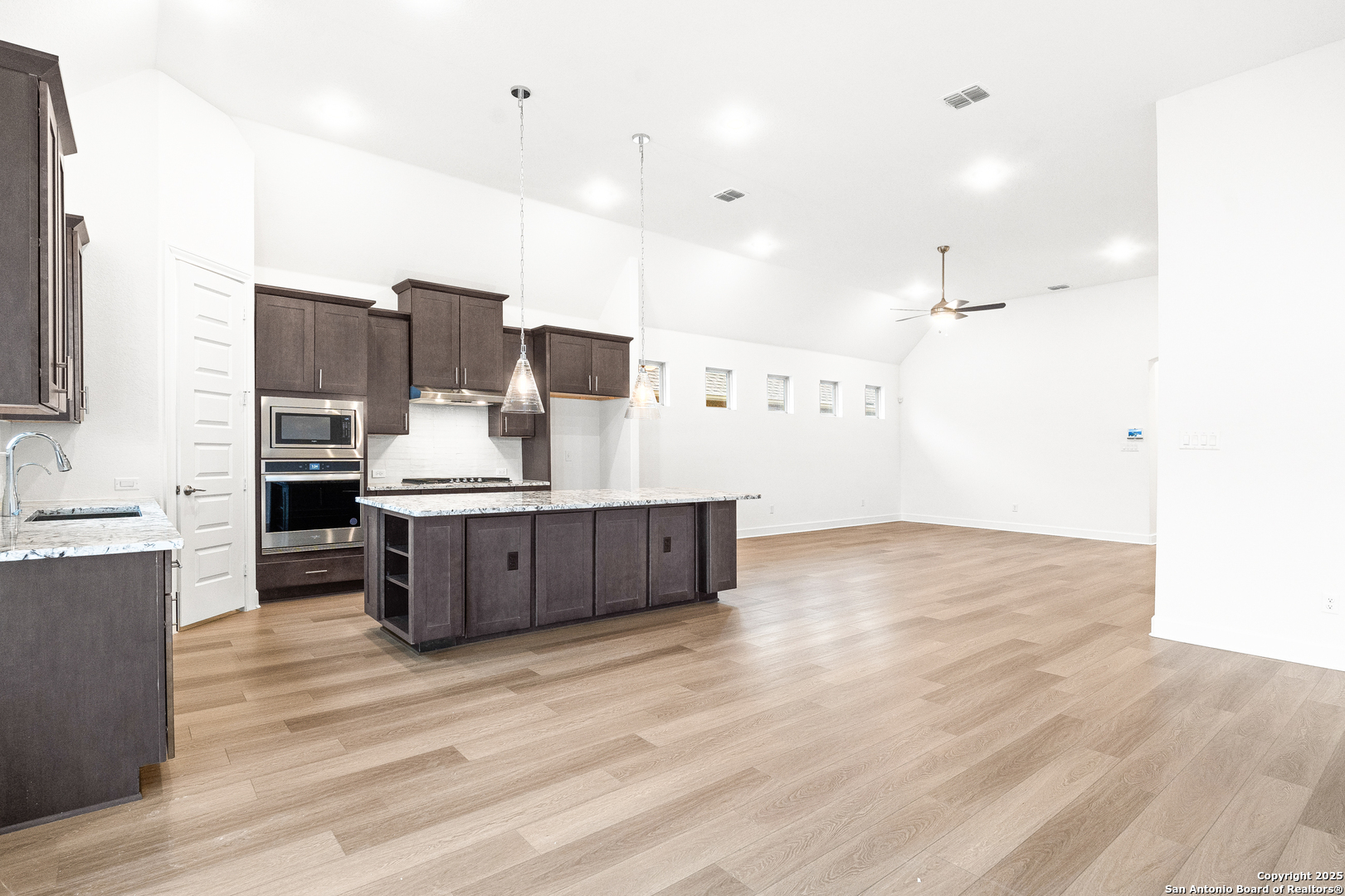 1727 Dunvegan Park