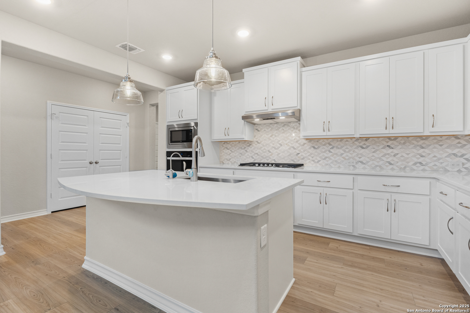 1723 Dunvegan Park
