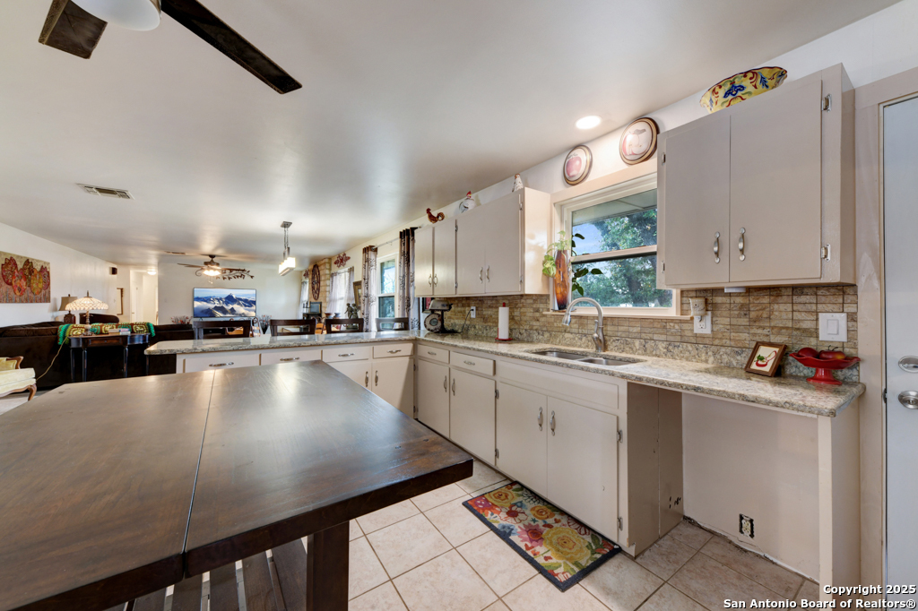 2877 Broad Oak