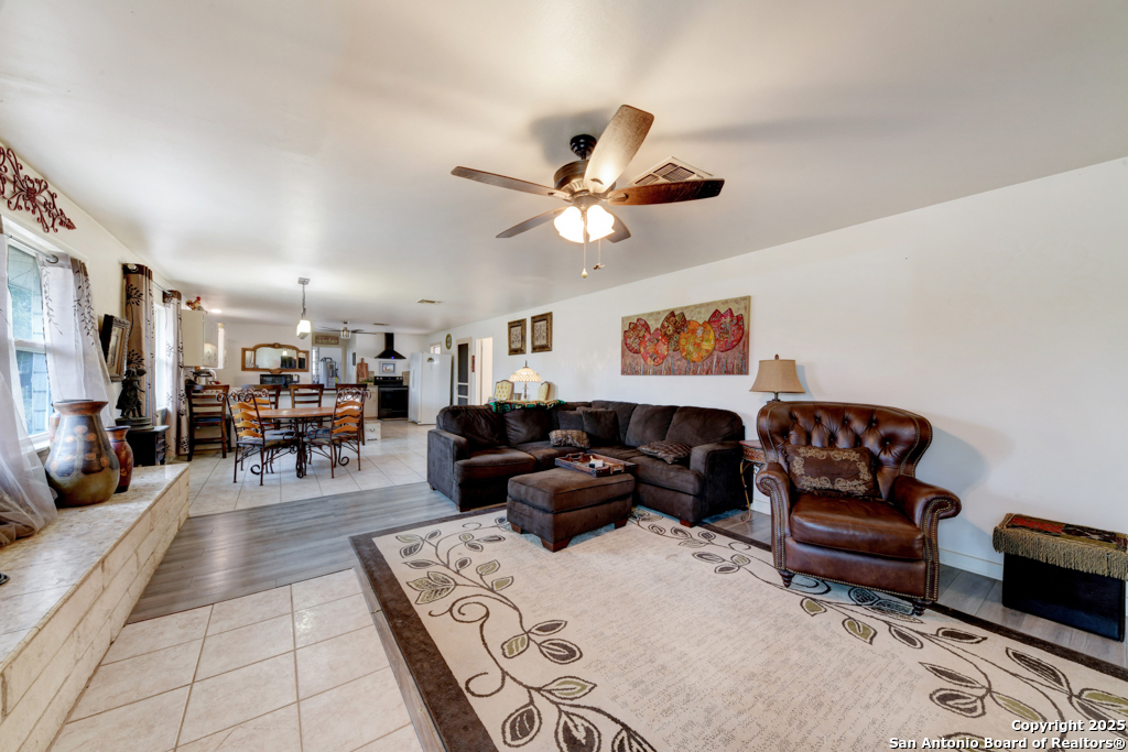 2877 Broad Oak