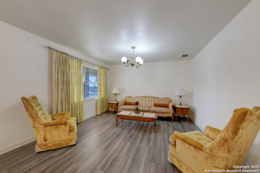 2877 Broad Oak