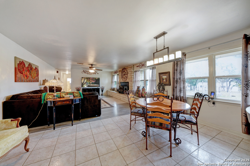 2877 Broad Oak