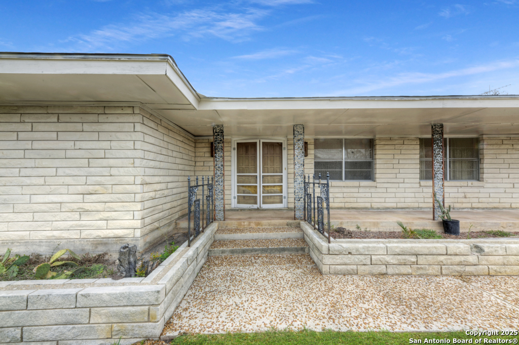 2877 Broad Oak