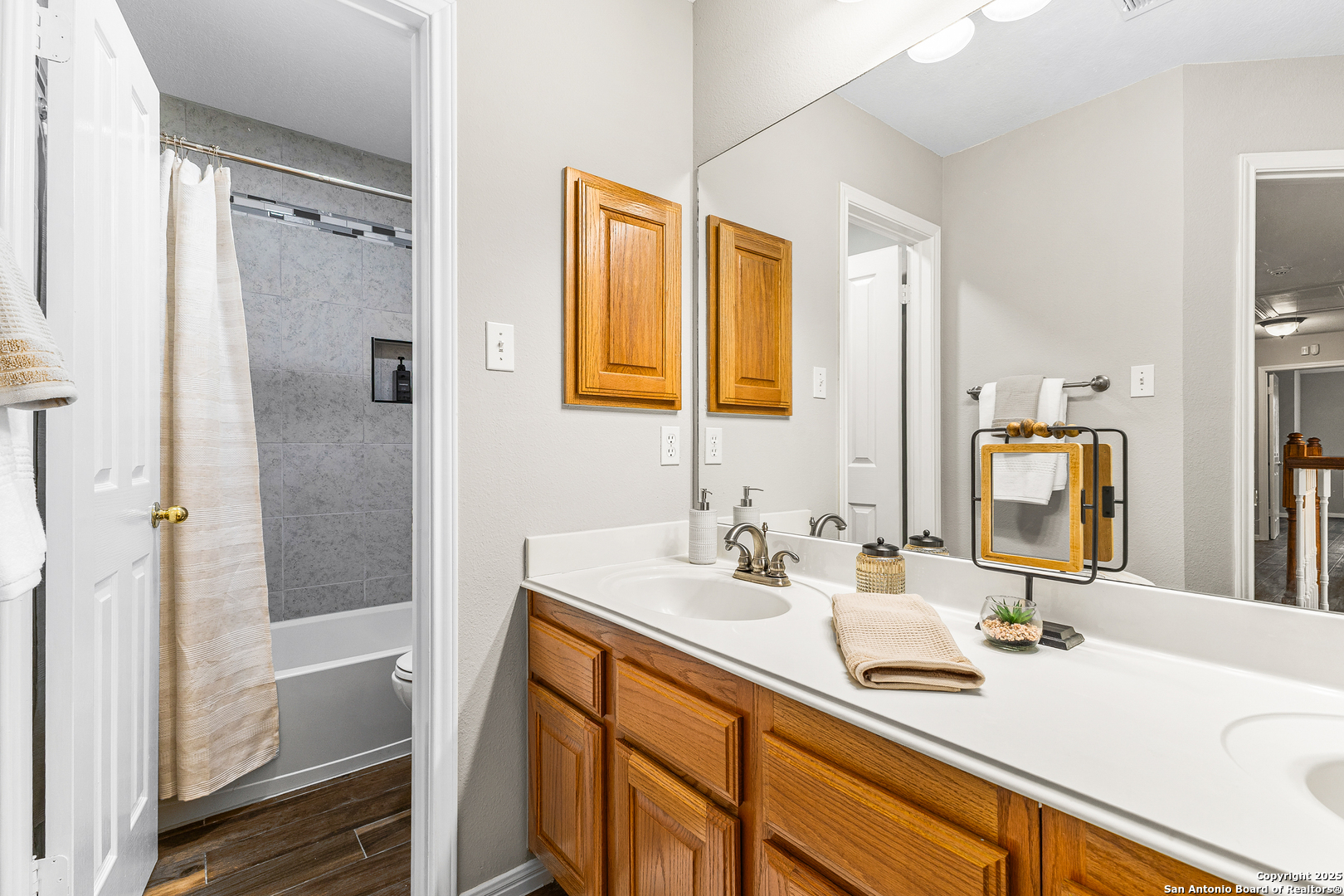 13911 Laurelbrook