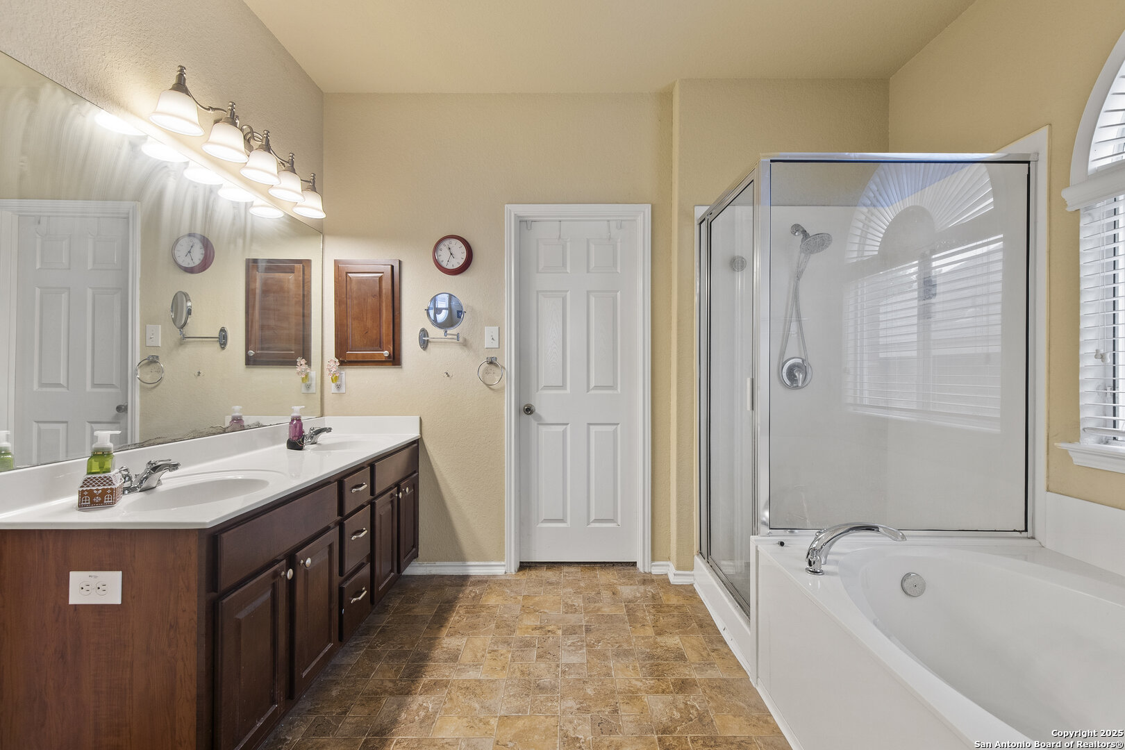 738 Daisy Crossing