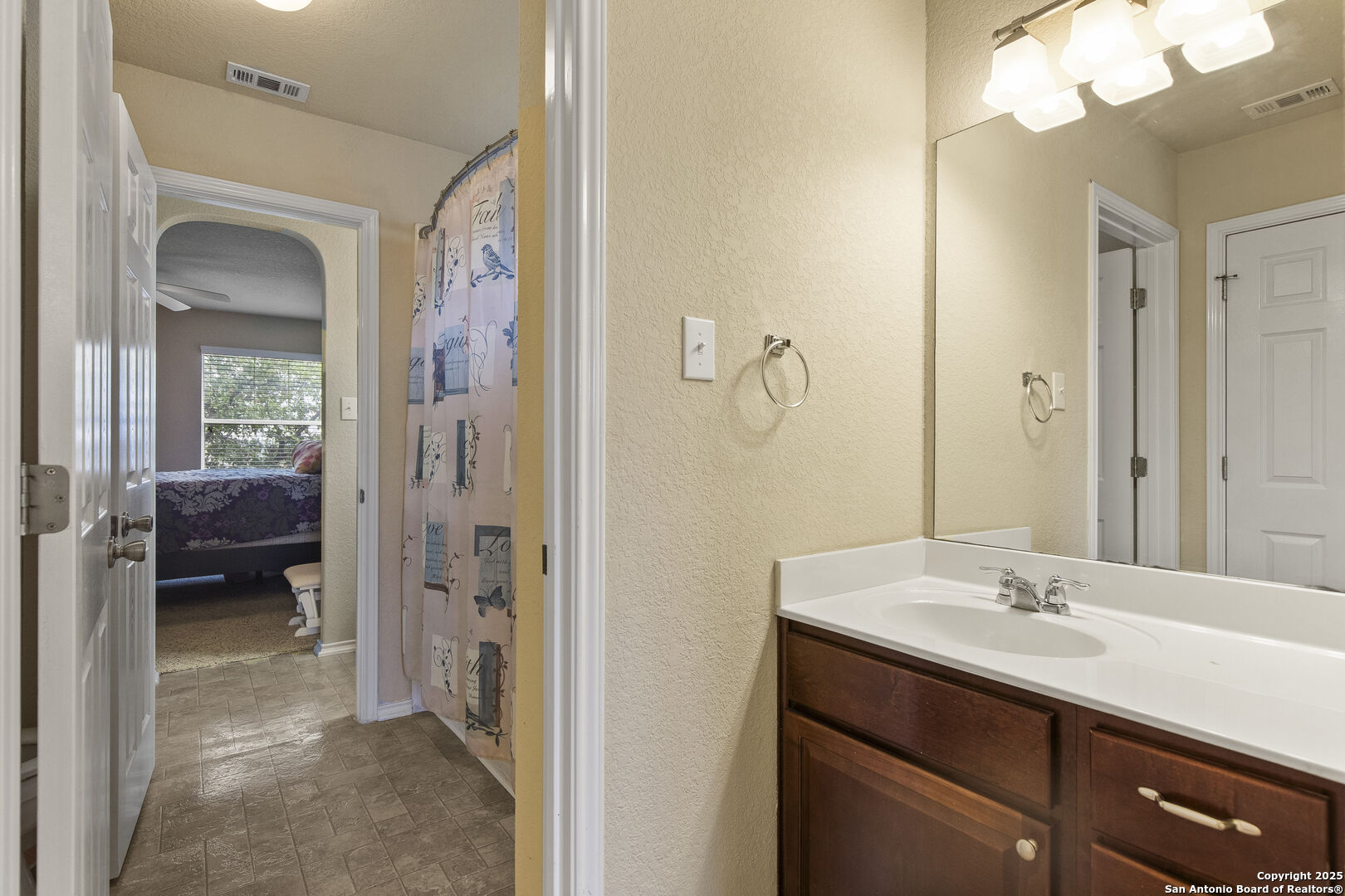 738 Daisy Crossing