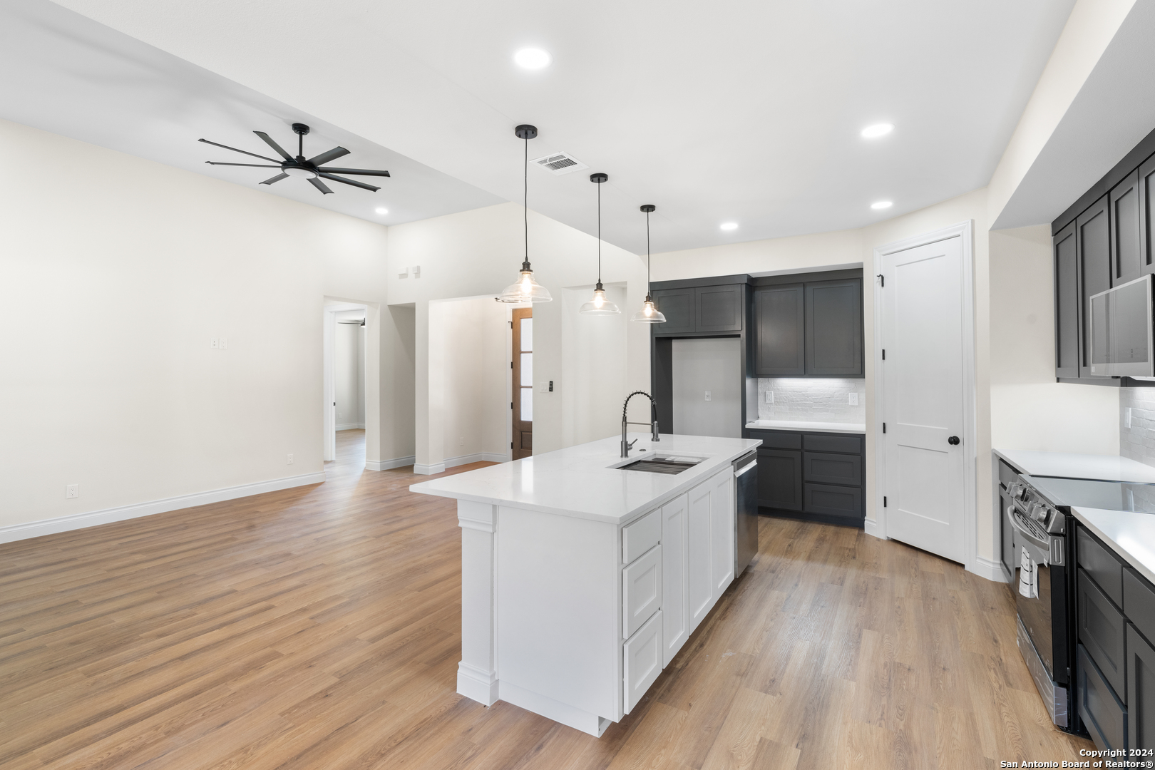 860 Rayner Ranch Blvd