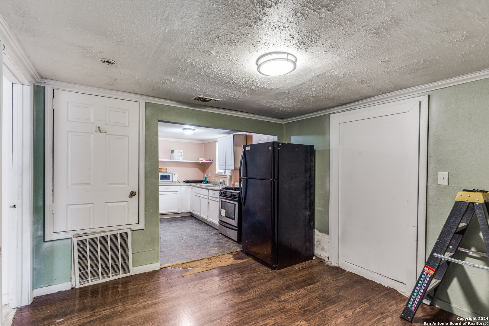 1002 LEE HALL