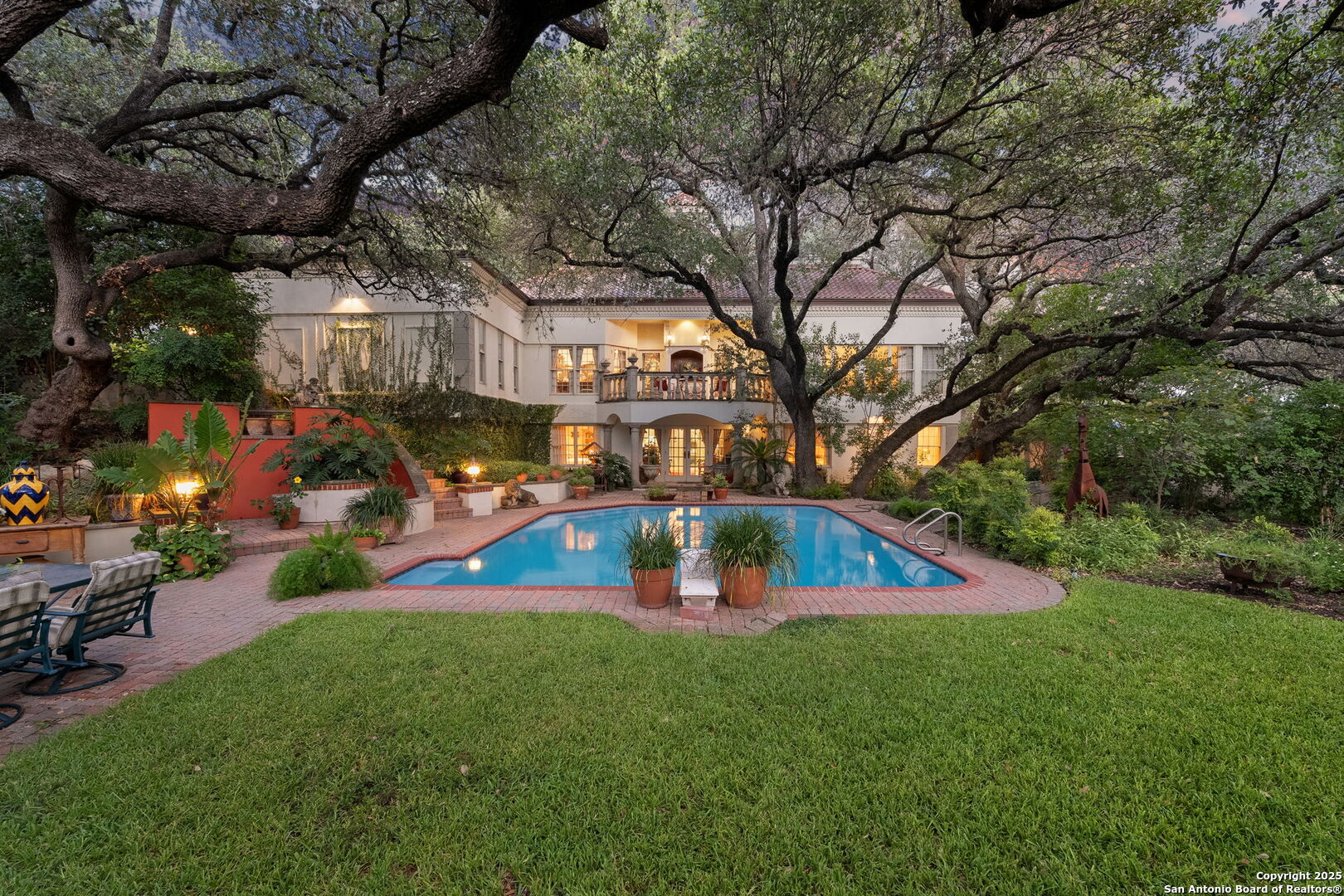 9003 Village Dr