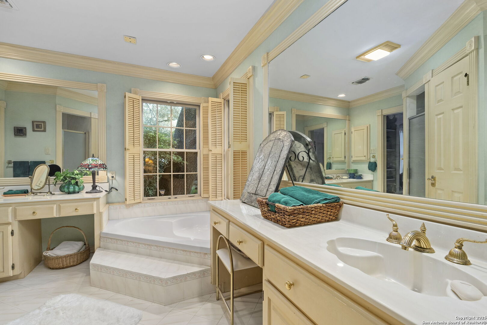 9003 Village Dr