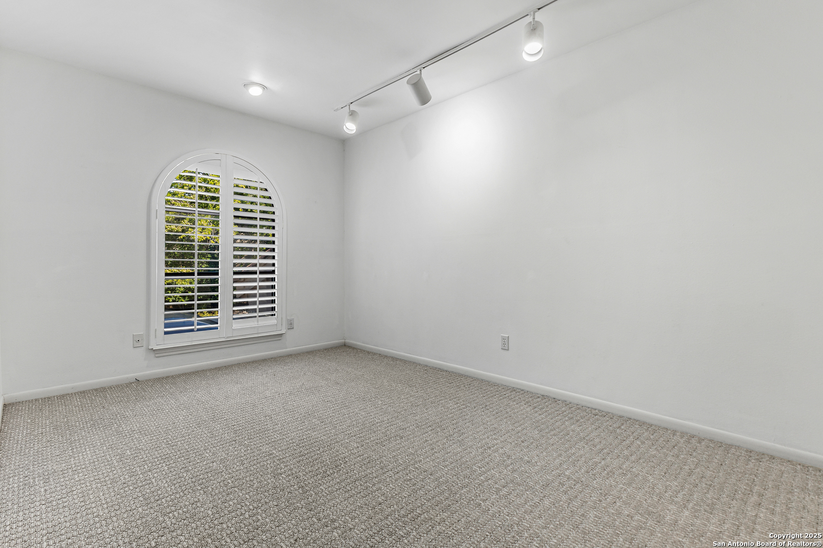 3809 Overlake