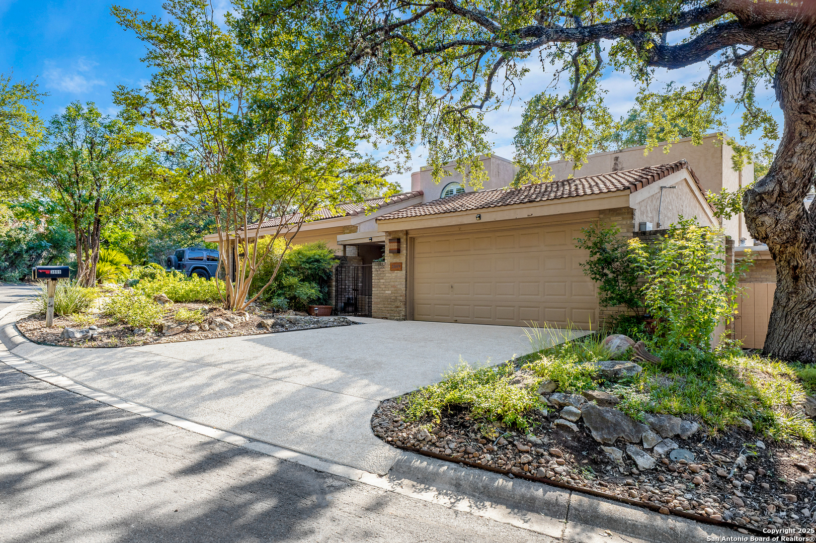 3809 Overlake