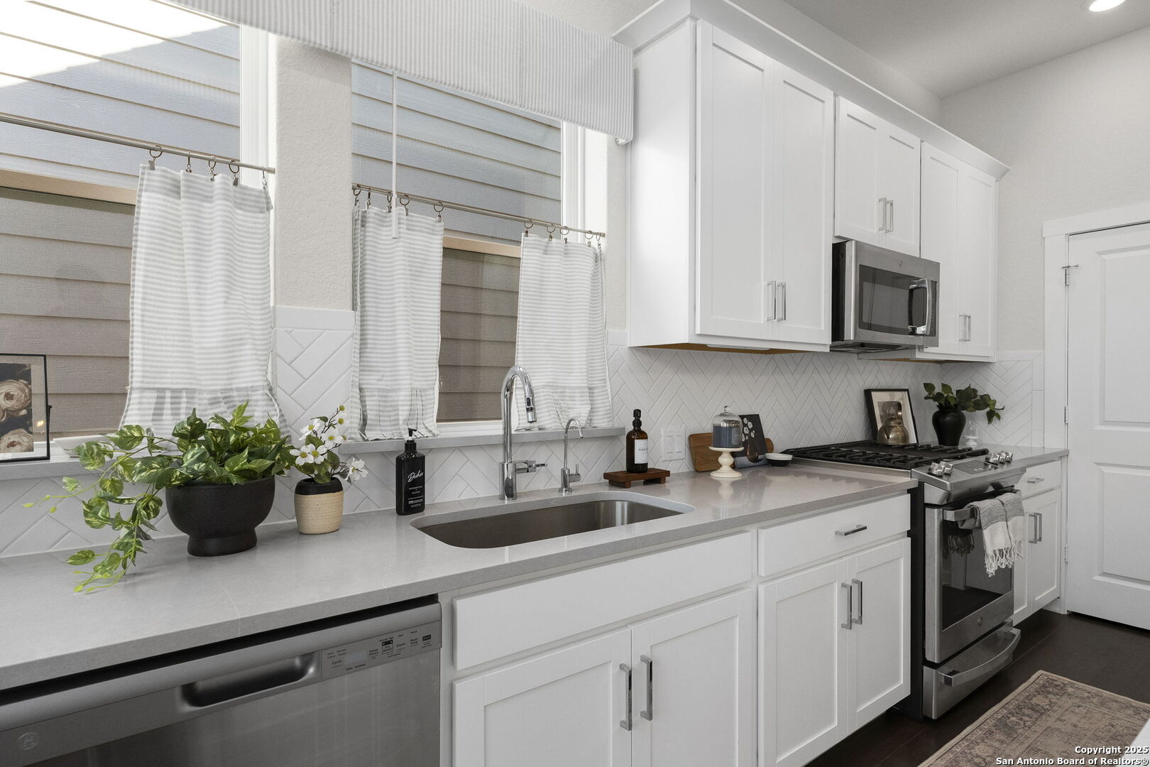 5843 Whitby UNIT 44