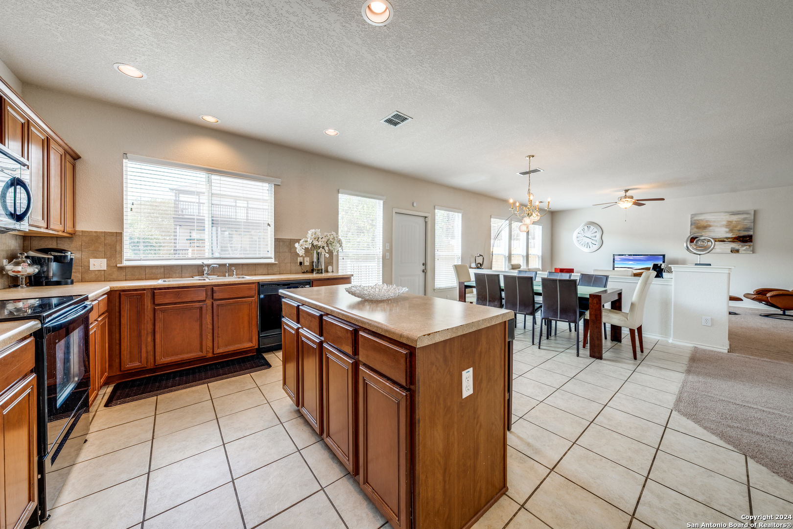 21235 VILLA VALENCIA