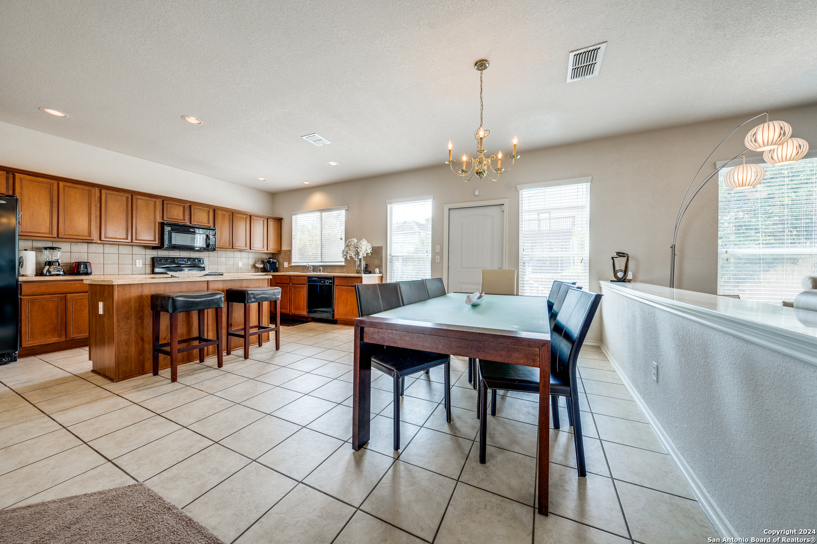 21235 VILLA VALENCIA