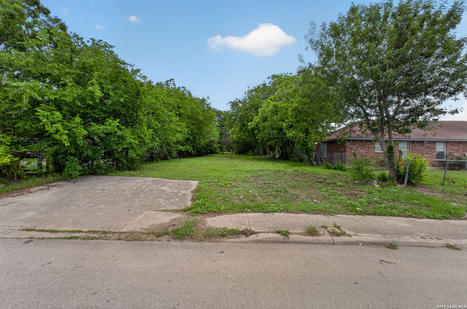 1647 Amanda ST