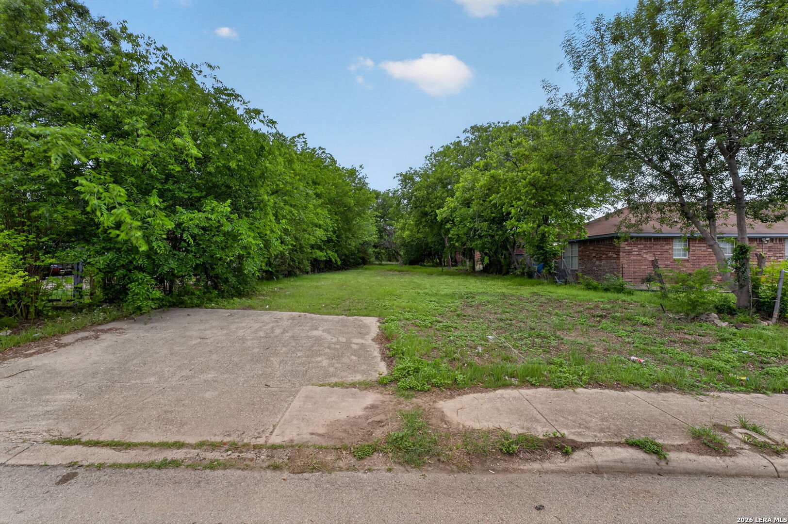 1647 Amanda ST