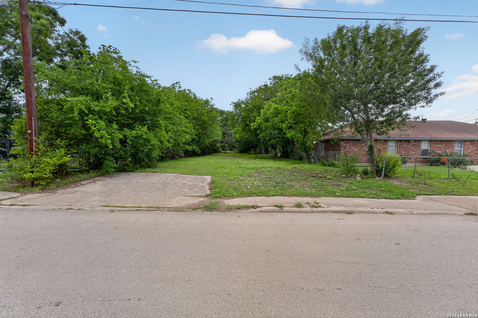 1647 Amanda ST