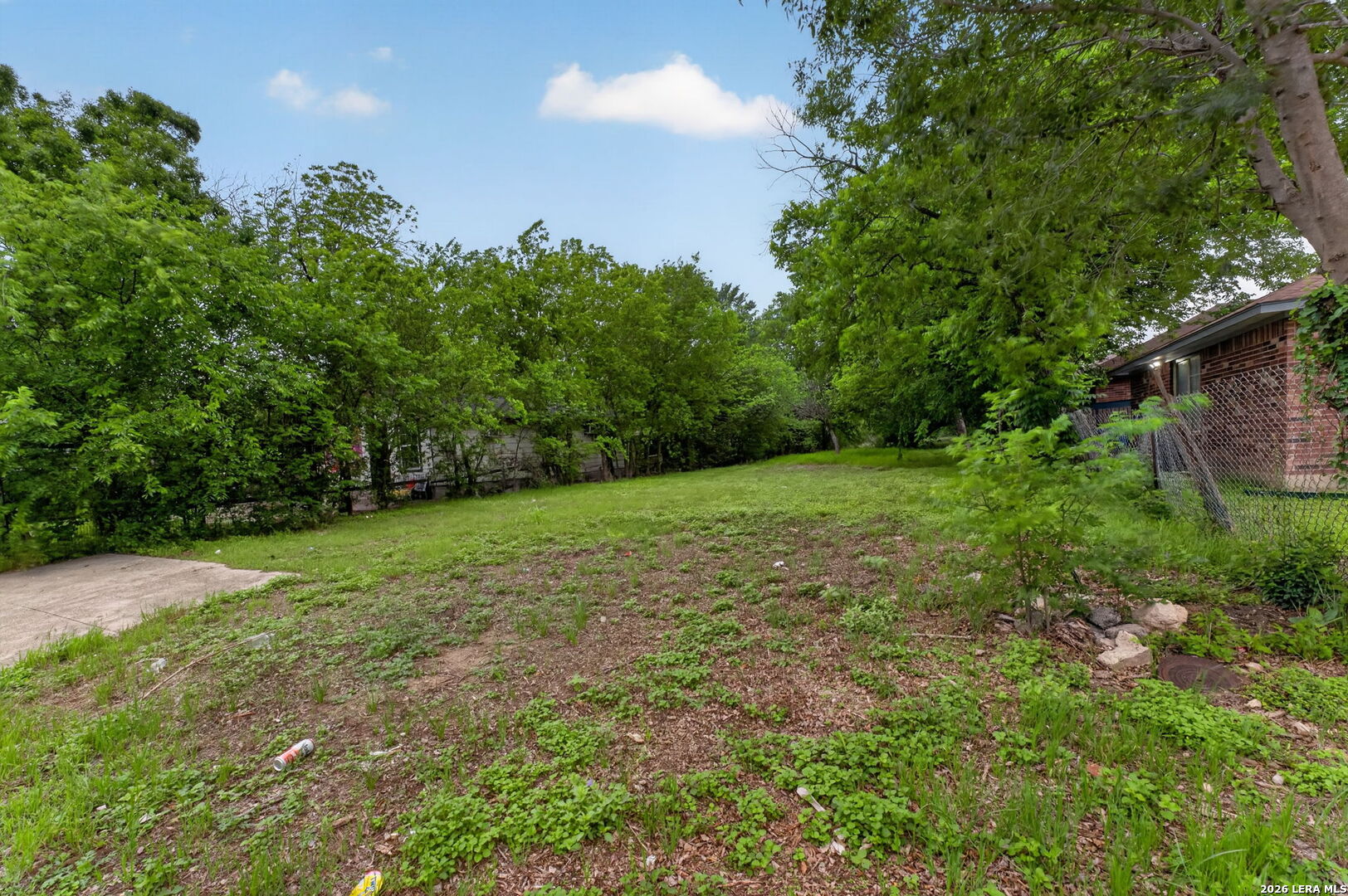 1647 Amanda ST