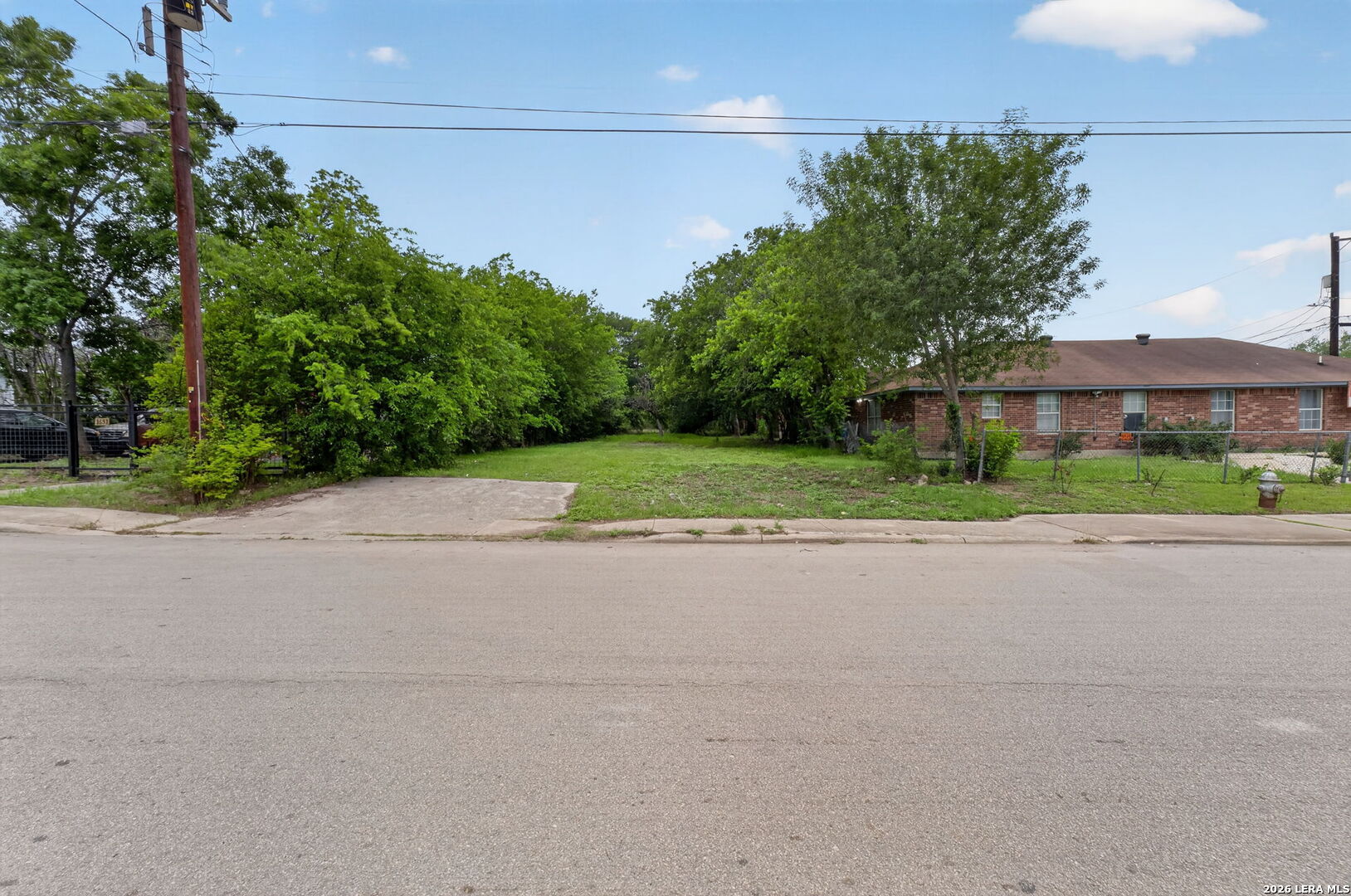 1647 Amanda ST